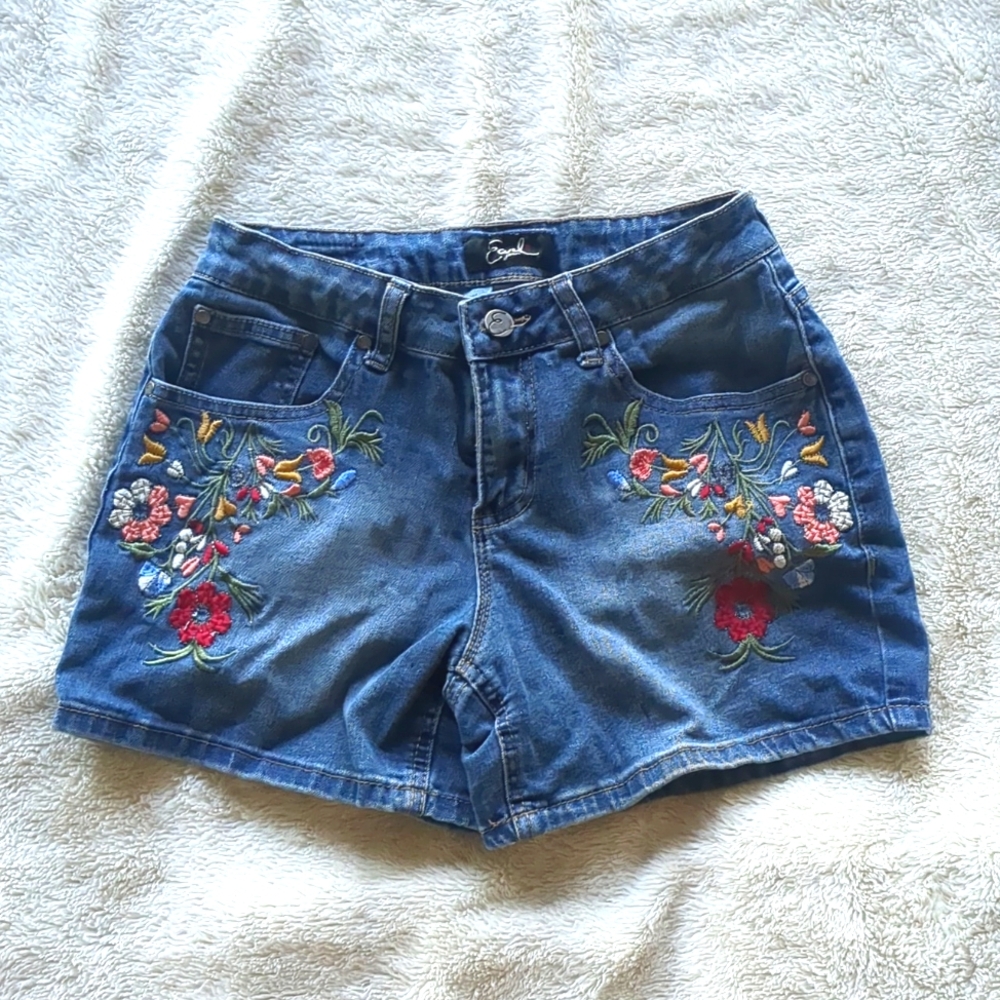 Earl Jeans Embroidered Stretchy  shorts